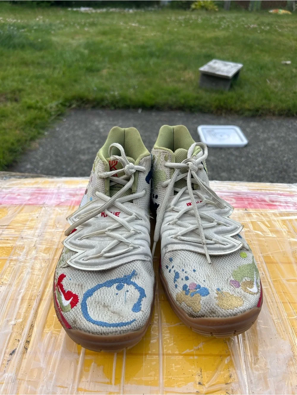 NIKE KYRIE 5 CQ4326-100 BANDULU Boy’s Multicolor Athletic Sneakers Size 7Y